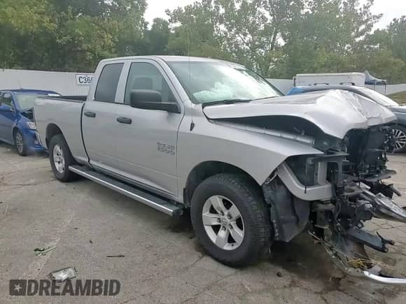 2017 Ram 1500 Tradesman z VIN 1C6RR7FG3HS582015, wystawiony jako Copart lot #83800285 z przebiegiem 103 389 mil mil oraz Szkoda całkowita • Salvage title. Historia ofert i sprzedaży dostępna na DreamBid. Obrazek 13.