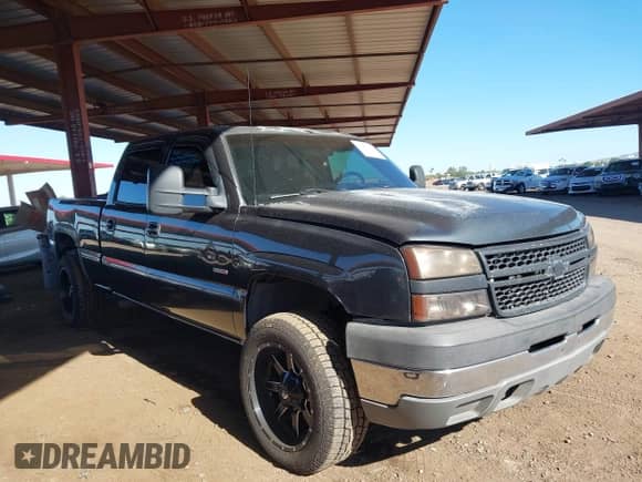 2005 Chevrolet Silverado 2500HD LT с VIN 1GCHK23245F891856, выставлен на аукционе IAAI как лот 43461920 с пробегом 491 456 миль миль и . История ставок и продаж доступна на DreamBid. Изображение 21.