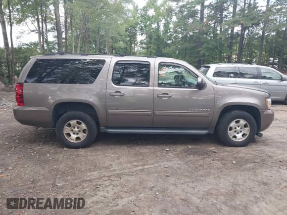 2013 Chevrolet Suburban LT with VIN 1GNSKJE78DR155581, listed as a IAAI auction lot 43228965 with 152,165 mi miles and . Bid and sale history available at DreamBid. Image 13.