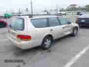 1992 Toyota Camry z VIN 4T1SK12W4NU110507, wystawiony jako IAAI lot #42236165 z przebiegiem 234 147 mil mil oraz . Historia ofert i sprzedaży dostępna na DreamBid. Obrazek 4.