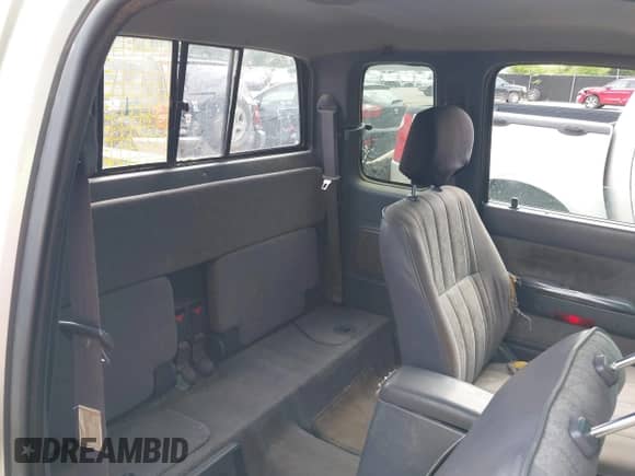 2000 Toyota Tacoma with VIN 4TAWM72N7YZ646025, listed as a IAAI auction lot 42515848 with 156,551 mi miles and . Bid and sale history available at DreamBid. Image 8.