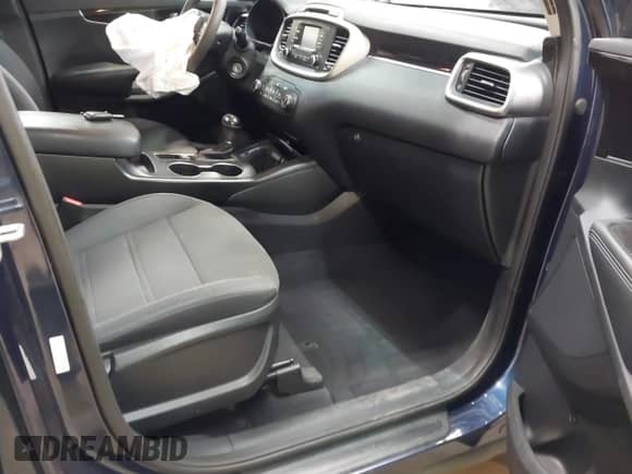 2018 Kia Sorento LX with VIN 5XYPGDA58JG391048, listed as a IAAI auction lot 42674639 with 58,852 mi miles and . Bid and sale history available at DreamBid. Image 4.