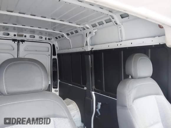 2019 Ram ProMaster Cargo z VIN 3C6TRVCGXKE530972, wystawiony jako IAAI lot #43118789 z przebiegiem 163 023 mil mil oraz . Historia ofert i sprzedaży dostępna na DreamBid. Obrazek 8.