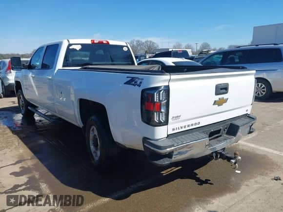 2015 Chevrolet Silverado 2500HD LT z VIN 1GC1KVE86FF520235, wystawiony jako IAAI lot #41664064 z przebiegiem 235 288 mil mil oraz . Historia ofert i sprzedaży dostępna na DreamBid. Obrazek 3.