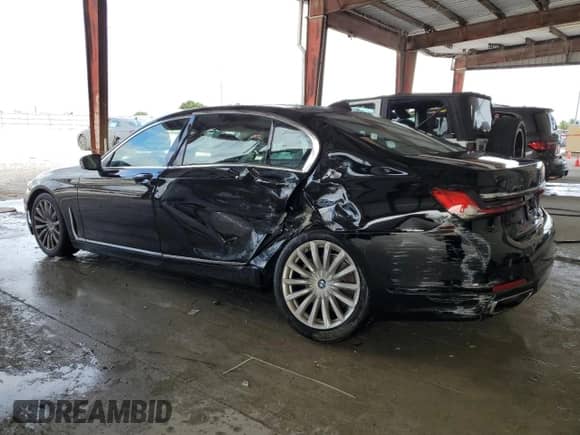 2022 BMW 7 Series 740i xDrive with VIN WBA7T4C05NCH91186, listed as a Copart auction lot 89174565 with 33,032 mi miles and Salvage title. Bid and sale history available at DreamBid. Image 2.