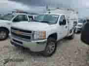 2012 Chevrolet Silverado 2500HD Work Truck z VIN 1GB0CVCG8CF187457, wystawiony jako Copart lot #56566985 z przebiegiem 162 898 mil mil oraz Czysty tytuł • Clean title. Historia ofert i sprzedaży dostępna na DreamBid. Obrazek 1.