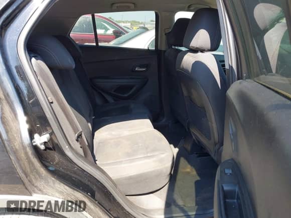 2018 Chevrolet Trax LS z VIN 3GNCJKSB3JL160860, wystawiony jako IAAI lot #43195256 z przebiegiem 128 748 mil mil oraz . Historia ofert i sprzedaży dostępna na DreamBid. Obrazek 8.