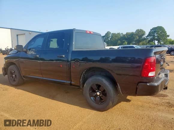 2018 Ram 1500 Tradesman z VIN 1C6RR6KG3JS313583, wystawiony jako Copart lot #67726765 z przebiegiem 93 998 mil mil oraz Szkoda całkowita • Salvage title. Historia ofert i sprzedaży dostępna na DreamBid. Obrazek 2.