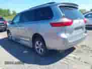 2017 Toyota Sienna LE Auto Access Seat с VIN 5TDKZ3DC7HS826423, выставлен на аукционе IAAI как лот 43102554 с пробегом 78 433 миль миль и . История ставок и продаж доступна на DreamBid. Изображение 3.