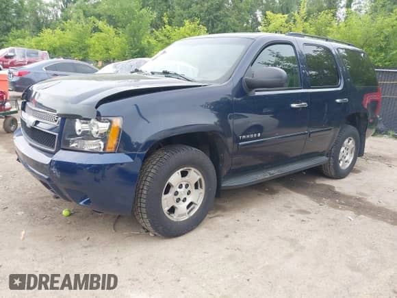 2008 Chevrolet Tahoe LTZ z VIN 1GNFK130X8R113023, wystawiony jako IAAI lot #42459482 z przebiegiem 206 965 mil mil oraz . Historia ofert i sprzedaży dostępna na DreamBid. Obrazek 2.