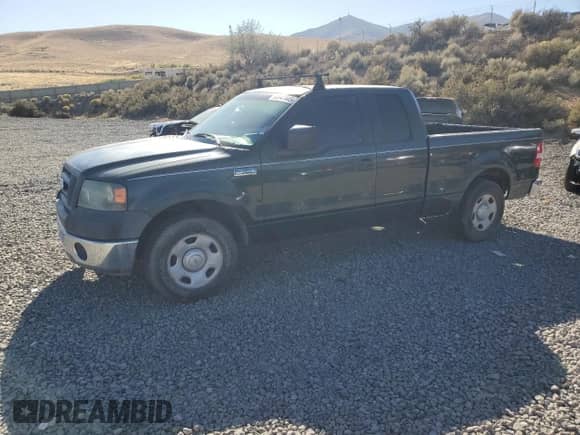 2006 Ford F-150 STX z VIN 1FTRX12WX6NA02795, wystawiony jako Copart lot #85947445 z przebiegiem 174 202 mil mil oraz Czysty tytuł • Clean title. Historia ofert i sprzedaży dostępna na DreamBid. Obrazek 1.