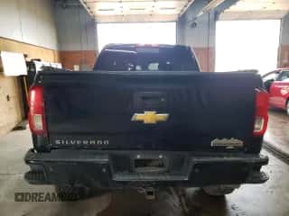 2017 Chevrolet Silverado 1500 High Country z VIN 3GCUKTEJ4HG196756, wystawiony jako Copart lot #82034145 z przebiegiem Nie podano mil oraz Czysty tytuł • Clean title. Historia ofert i sprzedaży dostępna na DreamBid. Obrazek 6.