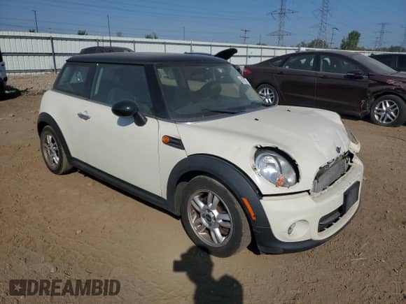 2012 MINI Hardtop с VIN WMWSU3C52CT260986, выставлен на аукционе Copart как лот 81976875 с пробегом 130 257 миль миль и Списание • Salvage title. История ставок и продаж доступна на DreamBid. Изображение 4.