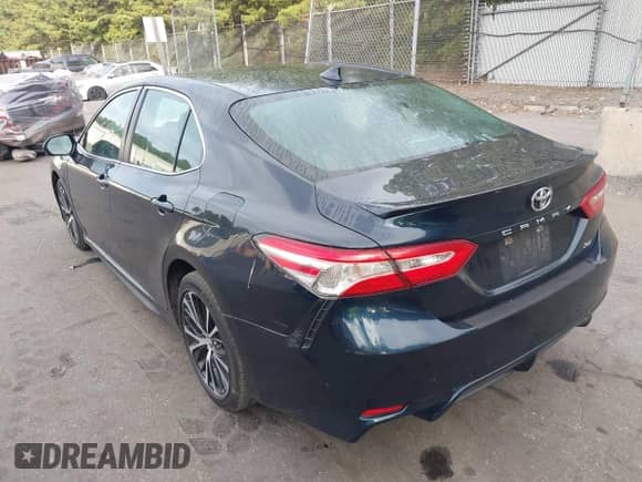 2020 Toyota Camry SE z VIN 4T1G11AK2LU899972, wystawiony jako IAAI lot #43179112 z przebiegiem 175 089 mil mil oraz . Historia ofert i sprzedaży dostępna na DreamBid. Obrazek 3.