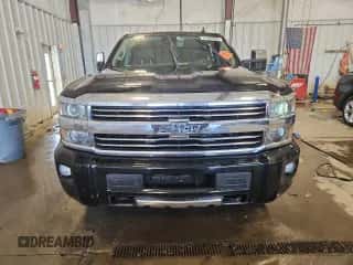 2015 Chevrolet Silverado 2500HD High Country с VIN 1GC1KXE83FF641946, выставлен на аукционе Copart как лот 81592535 с пробегом Не указан миль и На запчасти • Non repairable. История ставок и продаж доступна на DreamBid. Изображение 5.