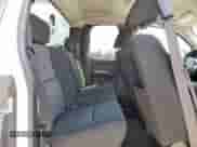 2010 Chevrolet Silverado 1500 LT z VIN 1GCSKSE31AZ203736, wystawiony jako Copart lot #80191695 z przebiegiem 166 713 mil mil oraz Szkoda całkowita • Salvage title. Historia ofert i sprzedaży dostępna na DreamBid. Obrazek 10.