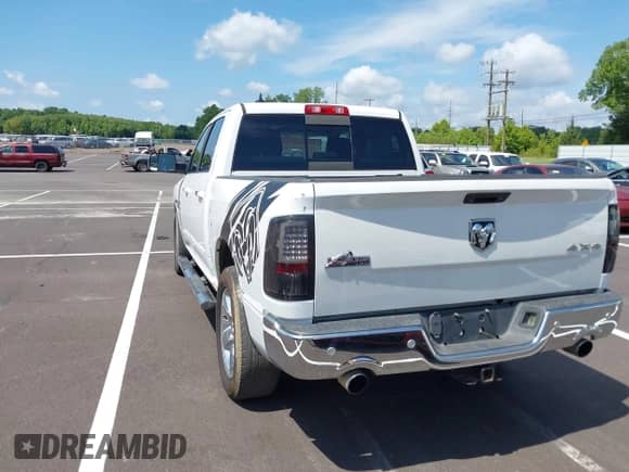 2017 Ram 1500 Big Horn z VIN 1C6RR7LM3HS879439, wystawiony jako IAAI lot #42729698 z przebiegiem 171 714 mil mil oraz . Historia ofert i sprzedaży dostępna na DreamBid. Obrazek 3.