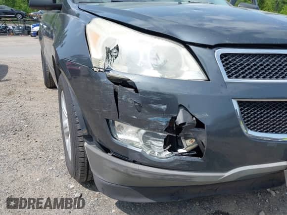 2009 Chevrolet Traverse LS z VIN 1GNEV13D79S111357, wystawiony jako IAAI lot #42401257 z przebiegiem 150 171 mil mil oraz . Historia ofert i sprzedaży dostępna na DreamBid. Obrazek 6.