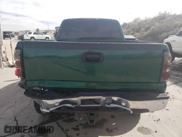 2000 Chevrolet Silverado 2500 LS with VIN 1GCGK29U7YE143083, listed as a Copart auction lot 75055554 with 174,277 mi miles and Salvage title. Bid and sale history available at DreamBid. Image 6.