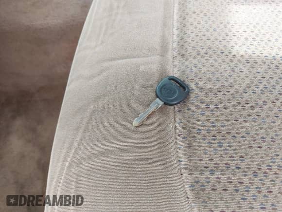 2000 Chevrolet Silverado 1500 LS with VIN 2GCEC19V2Y1314833, listed as a IAAI auction lot 42178692 with 274,545 mi miles and . Bid and sale history available at DreamBid. Image 11.