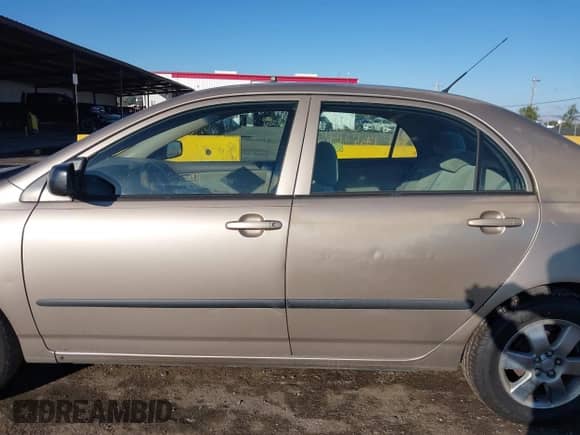 2005 Toyota Corolla CE z VIN 1NXBR32E15Z386562, wystawiony jako IAAI lot #43466035 z przebiegiem 266 025 mil mil oraz . Historia ofert i sprzedaży dostępna na DreamBid. Obrazek 14.