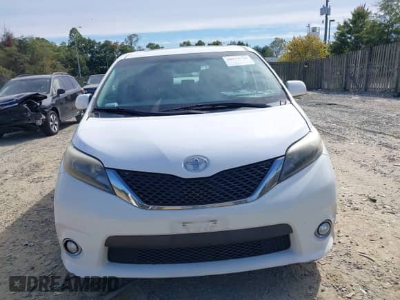 2016 Toyota Sienna SE with VIN 5TDXK3DCXGS700517, listed as a IAAI auction lot 40573738 with 141,785 mi miles and . Bid and sale history available at DreamBid. Image 12.