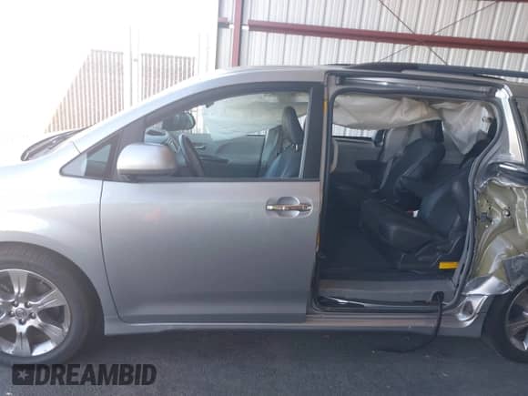 2014 Toyota Sienna SE with VIN 5TDXK3DC3ES495233, listed as a IAAI auction lot 43173582 with Not provided miles and . Bid and sale history available at DreamBid. Image 14.