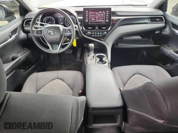 2021 Toyota Camry LE z VIN 4T1C11AK7MU556378, wystawiony jako Copart lot #70224345 z przebiegiem 90 055 mil mil oraz Szkoda całkowita • Salvage title. Historia ofert i sprzedaży dostępna na DreamBid. Obrazek 8.