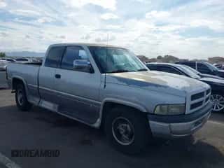 1997 Dodge 1500 z VIN 1B7HC13Z1VJ553199, wystawiony jako IAAI lot #43267707 z przebiegiem 223 344 mil mil oraz . Historia ofert i sprzedaży dostępna na DreamBid. Obrazek 1.
