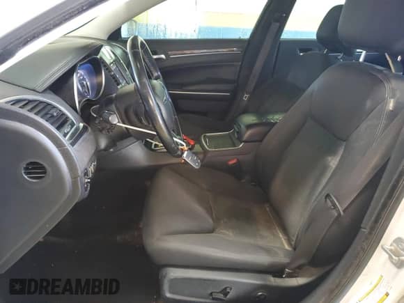 2020 Chrysler 300 Touring с VIN 2C3CCAAG5LH220678, выставлен на аукционе Copart как лот 68208695 с пробегом 139 499 миль миль и Чистый • Clean title. История ставок и продаж доступна на DreamBid. Изображение 7.