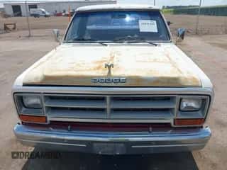 1986 Dodge Trucks z VIN 1B7HD14T2GS100116, wystawiony jako IAAI lot #43095284 z przebiegiem 41 945 mil mil oraz . Historia ofert i sprzedaży dostępna na DreamBid. Obrazek 6.