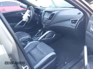 2016 Hyundai Veloster Turbo с VIN KMHTC6AE8GU273459, выставлен на аукционе IAAI как лот 43379586 с пробегом 55 839 миль миль и . История ставок и продаж доступна на DreamBid. Изображение 5.
