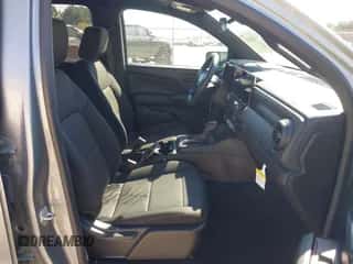 2024 Chevrolet Colorado 2WD Work Truck с VIN 1GCGSBEC0R1204795, выставлен на аукционе IAAI как лот 43440322 с пробегом 18 314 миль миль и . История ставок и продаж доступна на DreamBid. Изображение 5.