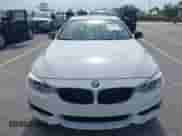 2016 BMW 4 Series 435i xDrive z VIN WBA4B3C58GG528016, wystawiony jako IAAI lot #42734210 z przebiegiem 88 557 mil mil oraz . Historia ofert i sprzedaży dostępna na DreamBid. Obrazek 6.