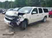 2013 Chevrolet Suburban LTZ z VIN 1GNSCKE06DR374285, wystawiony jako IAAI lot #42281265 z przebiegiem 111 394 mil mil oraz . Historia ofert i sprzedaży dostępna na DreamBid. Obrazek 17.