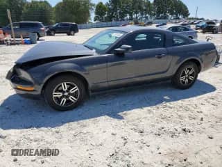 2008 Ford Mustang Deluxe with VIN 1ZVHT80N685141526, listed as a Copart auction lot 72014865 with 90,953 mi miles and Salvage title. Bid and sale history available at DreamBid. Image 1.