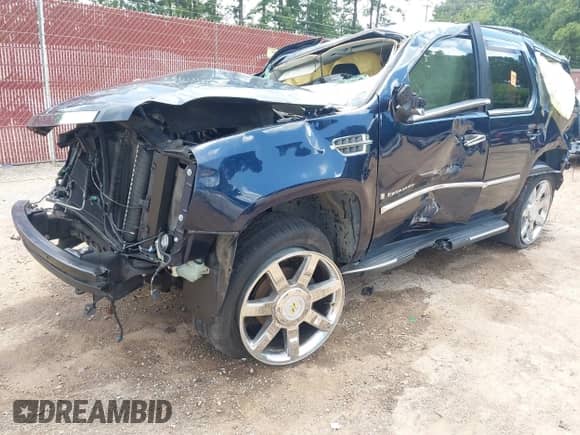 2007 Cadillac Escalade with VIN 1GYEC63807R387344, listed as a IAAI auction lot 42685891 with Not provided miles and . Bid and sale history available at DreamBid. Image 2.