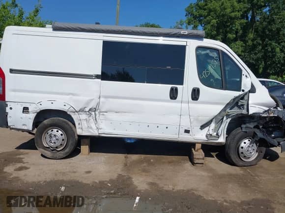 2016 Ram ProMaster Cargo z VIN 3C6TRVAGXGE132994, wystawiony jako IAAI lot #42539575 z przebiegiem 137 233 mil mil oraz . Historia ofert i sprzedaży dostępna na DreamBid. Obrazek 6.