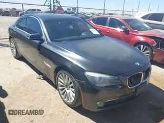 2009 BMW 7 Series 750i z VIN WBAKA83549CY35202, wystawiony jako IAAI lot #41871197 z przebiegiem 134 736 mil mil oraz . Historia ofert i sprzedaży dostępna na DreamBid. Obrazek 1.