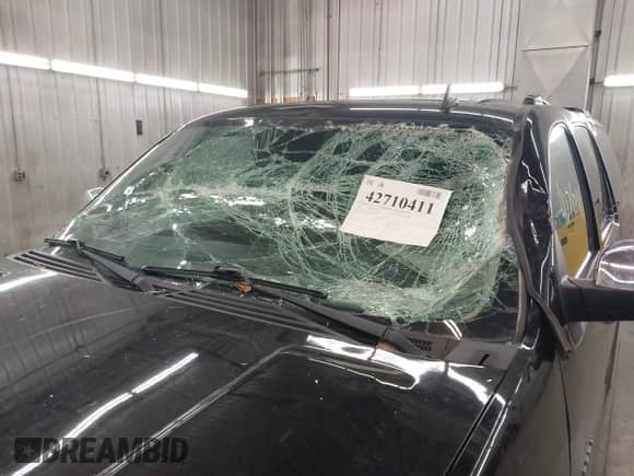 2013 Chevrolet Suburban LT z VIN 1GNSKJE79DR198844, wystawiony jako IAAI lot #42710411 z przebiegiem 184 396 mil mil oraz . Historia ofert i sprzedaży dostępna na DreamBid. Obrazek 6.