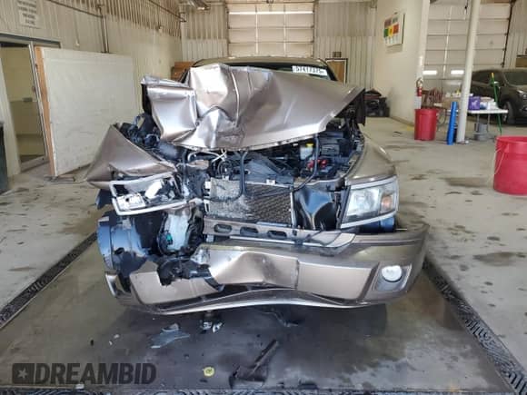 2010 Dodge Dakota Bighorn/Lonestar z VIN 1D7CW3GK2AS105977, wystawiony jako Copart lot #57417375 z przebiegiem 104 203 mil mil oraz Szkoda całkowita • Salvage title. Historia ofert i sprzedaży dostępna na DreamBid. Obrazek 5.