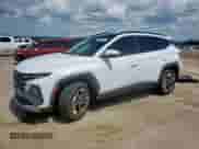 2025 Hyundai Tucson SEL Convenience с VIN KM8JCDD18SU296835, выставлен на аукционе Copart как лот 64009425 с пробегом 2 932 миль миль и Чистый • Clean title. История ставок и продаж доступна на DreamBid. Изображение 1.