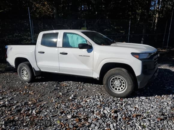 2023 Chevrolet Colorado 2WD Work Truck z VIN 1GCPSBEK4P1133203, wystawiony jako Copart lot #84612845 z przebiegiem Nie podano mil oraz Szkoda całkowita • Salvage title. Historia ofert i sprzedaży dostępna na DreamBid. Obrazek 4.