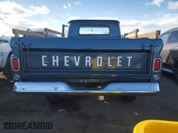 1966 Chevrolet Silverado 1500 z VIN K1546S118308, wystawiony jako Copart lot #87945585 z przebiegiem 335 977 mil mil oraz Nie do naprawy • Non repairable. Historia ofert i sprzedaży dostępna na DreamBid. Obrazek 6.