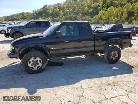 1999 Chevrolet S-10 LS ZR2 z VIN 1GCCT19W8X8164884, wystawiony jako Copart lot #75090224 z przebiegiem 150 848 mil mil oraz Szkoda całkowita • Salvage title. Historia ofert i sprzedaży dostępna na DreamBid. Obrazek 1.