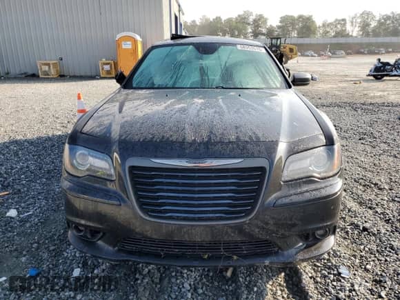 2013 Chrysler 300 C John Varvatos Limited Edition z VIN 2C3CCADG7DH741429, wystawiony jako Copart lot #68953515 z przebiegiem 70 062 mil mil oraz Szkoda całkowita • Salvage title. Historia ofert i sprzedaży dostępna na DreamBid. Obrazek 5.