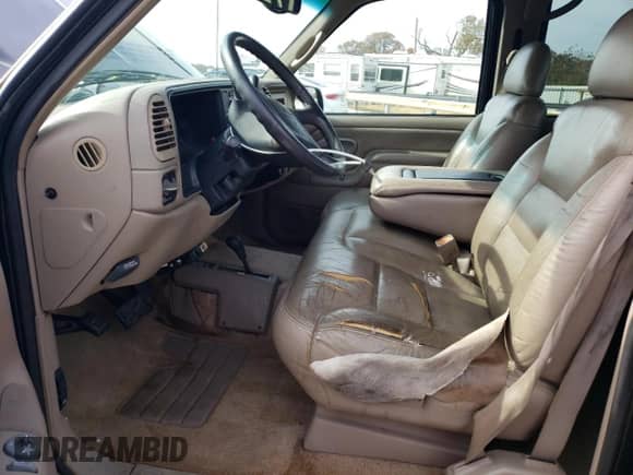 2000 Chevrolet Silverado 3500 с VIN 1GCHK33J5YF400969, выставлен на аукционе Copart как лот 87955445 с пробегом 114 683 миль миль и Списание • Salvage title. История ставок и продаж доступна на DreamBid. Изображение 7.