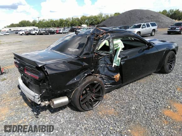 2022 Dodge Challenger R/T Scat Pack Widebody z VIN 2C3CDZFJ9NH140206, wystawiony jako IAAI lot #42726610 z przebiegiem 32 618 mil mil oraz . Historia ofert i sprzedaży dostępna na DreamBid. Obrazek 4.