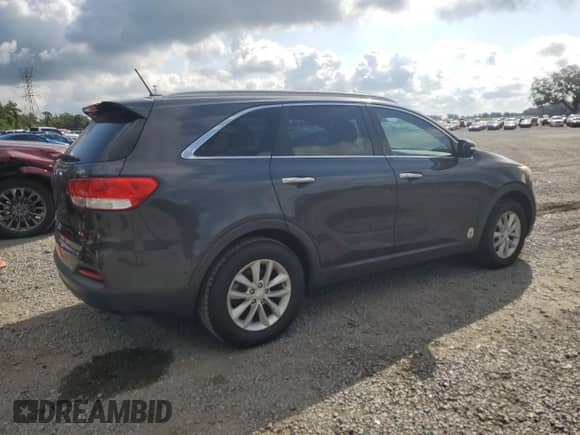 2018 Kia Sorento LX with VIN 5XYPG4A50JG387849, listed as a Copart auction lot 55786695 with 114,139 mi miles and Clean title. Bid and sale history available at DreamBid. Image 3.
