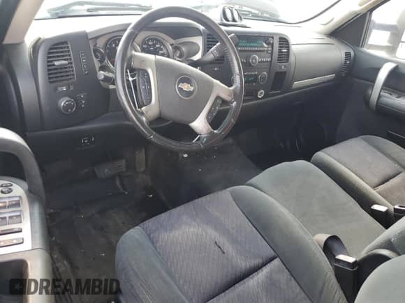 2007 Chevrolet Silverado 2500HD 2LT z VIN 1GCHK29697E547927, wystawiony jako Copart lot #69598004 z przebiegiem 232 285 mil mil oraz Szkoda całkowita • Salvage title. Historia ofert i sprzedaży dostępna na DreamBid. Obrazek 8.